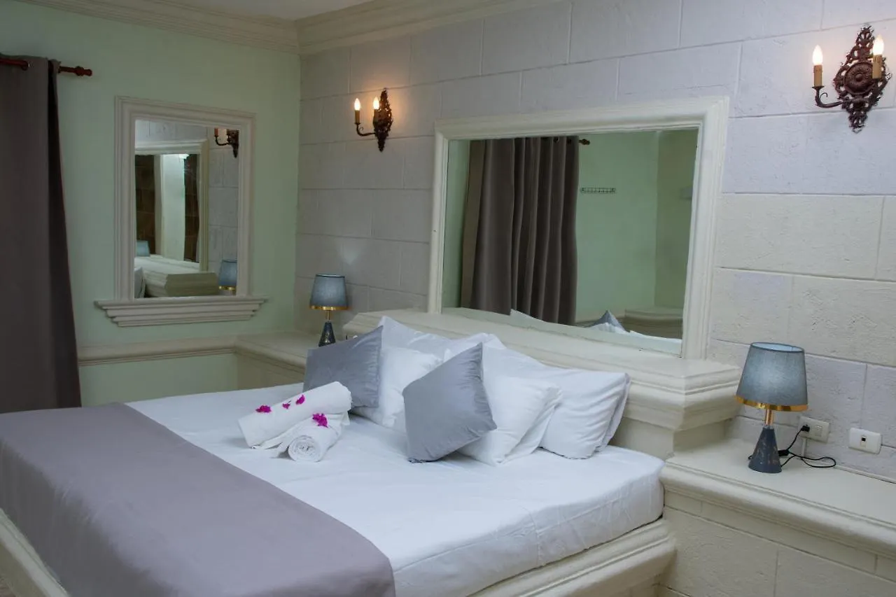Aparthotel Castillo Real Punta Cana Hotel